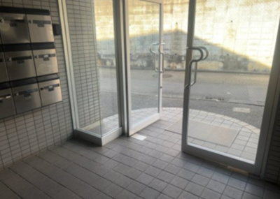 【その他共用部分】 | キャトルセゾン下九沢 | 共用部分は、一棟の建物に住む区分所有者全員が共同で所有するとし、共用部分の管理、補修などは、区分所有者で形成される管理組合が行います。個人の判断で勝手に変更することはできませんので覚えておきましょう。