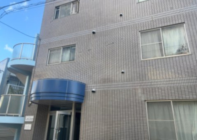 【現況写真】 | キャトルセゾン下九沢 | 道幅が広い場所は日当たりや風通が良好です。幅が広いのですれ違いも可能ですし大きな車でも駐車可能！一方で、大型車が通ることも多くなるため交通量の増加により騒音に繋がります。また土地の値段が高くなります。