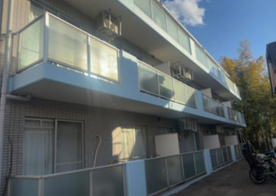 【バルコニー】 | キャトルセゾン下九沢 | 一般的なバルコニーは、奥行1.5ｍ程ですが、ワイルドバルコニーは2ｍまで広がっています。そのため洗濯物の間隔をあけ干すことができ、乾きやすいというメリットや、ガーデニングが楽しめる等の特徴があります。