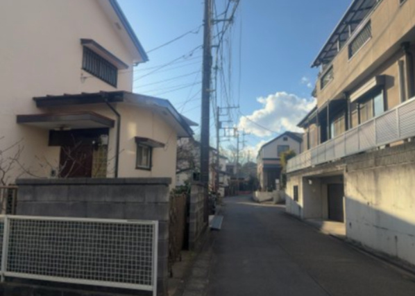 【展望】 | キャトルセゾン下九沢 | 眺望の良さを楽しめるダイニングキッチンで家族団らんの時間を過ごしてはいかがでしょうか。バルコニーから見える景色を家族で眺める時間は、時間が経つのを忘れてしまいそうですね。是非、現地を見に行きましょう！