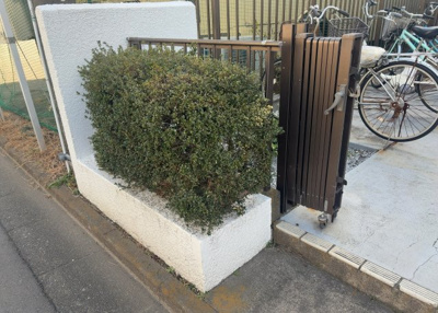 【庭】 | スカイハイツ小町 | 物件によっては、入居者が個人的に使用できる専用庭がついているものもあります。また、住宅の中にある土間の部分を庭と呼ぶこともあります。庭の用途は住む人によって変わり、それによってデザインもさまざまです。