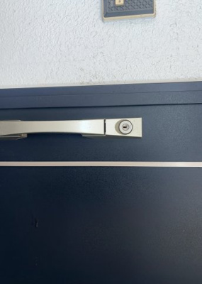 【防犯設備】 | スカイハイツ小町 | 室内の防犯設備もチェックしましょう！モニター付きインターホンが設置されているか、防犯シャッターが設備されているか、ベランダに人が上がってきにくい高さかなどチェックしておくと入居後も安心できるでしょう。