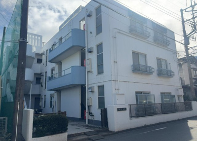 【構造・工法・仕様】 | スカイハイツ小町 | ＳＲＣ造は強度や耐震性の面でもRC造と比べて優れています。そのため、10階建以上の高層または超高層マンションなどの建築にも多く採用されています。柱や梁などのサイズが小さくても高い耐震性を確保できます。