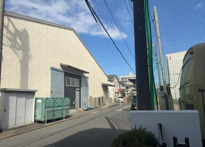 【展望】 | スカイハイツ小町 | 眺望を気にして物件を探す場合、前面に建物が建っていないか現地で確認しましょう！前面に建物があると景色はもちろん、日当たりや風通しにも影響が出てきます。住んだ時のことを想像しながら現地見学をしましょう。