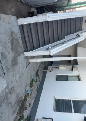 【内装】 | スカイハイツ小町 | 共有部分は、住民なら誰もが使える設備のこと。例えば駐車場やエレベーター、インターネット設備、セキュリティ設備などがあります。他にも、マンションの廊下・外部階段やエントランス・ゴミ置き場などがあります。