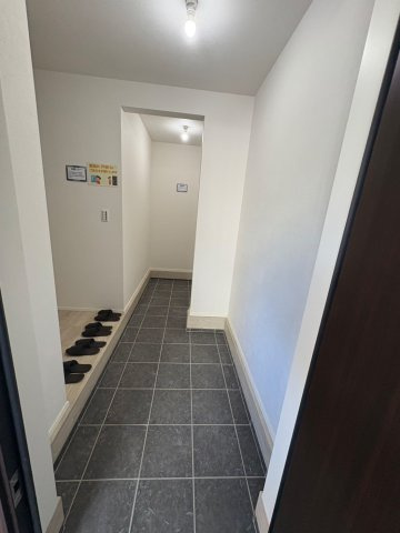 西新小岩５丁目新築戸建の玄関