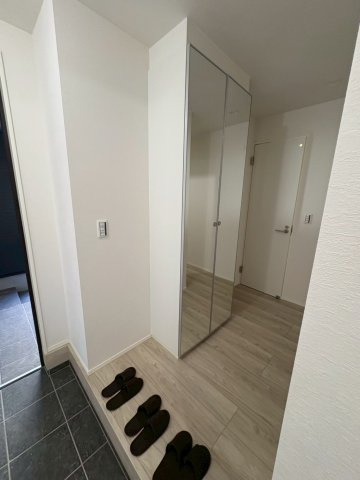 西新小岩５丁目新築戸建の玄関