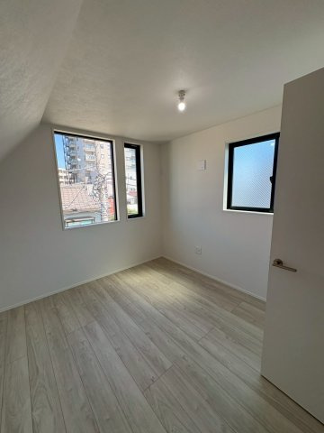 西新小岩５丁目新築戸建の洋室