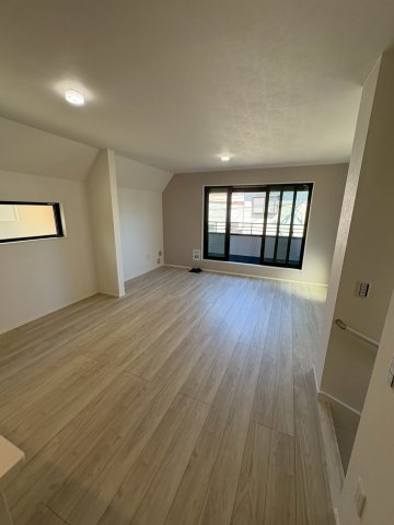 西新小岩５丁目新築戸建の居間・リビング