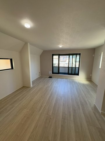 西新小岩５丁目新築戸建の居間・リビング