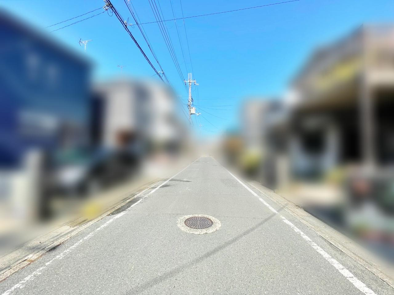 売土地　千代川町小川二丁目の前面道路含む現地写真