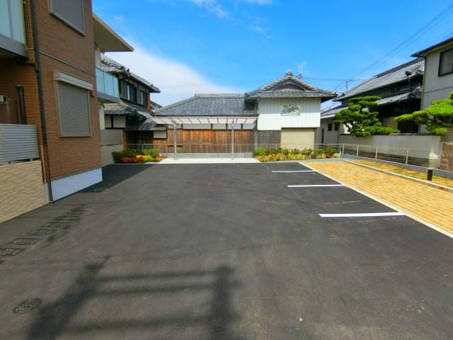 サントル和泉の駐車場