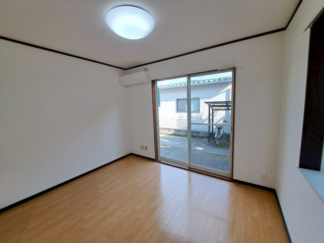 ネクスト中野山の居間・リビング