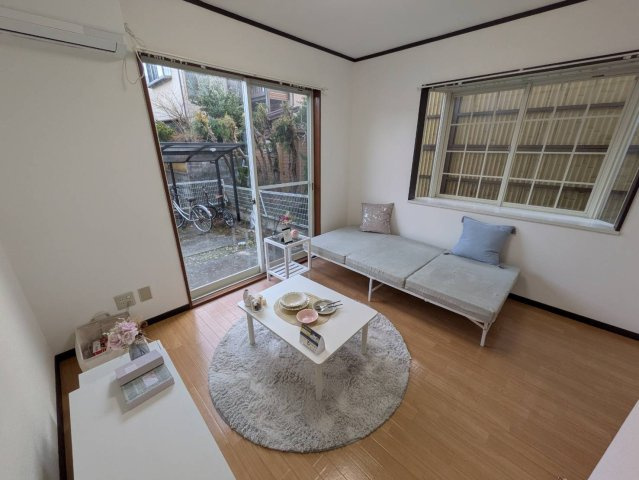 ネクスト中野山の居間・リビング