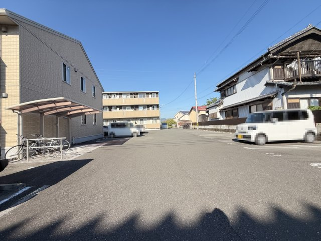 レジデンスKouga B棟の駐車場