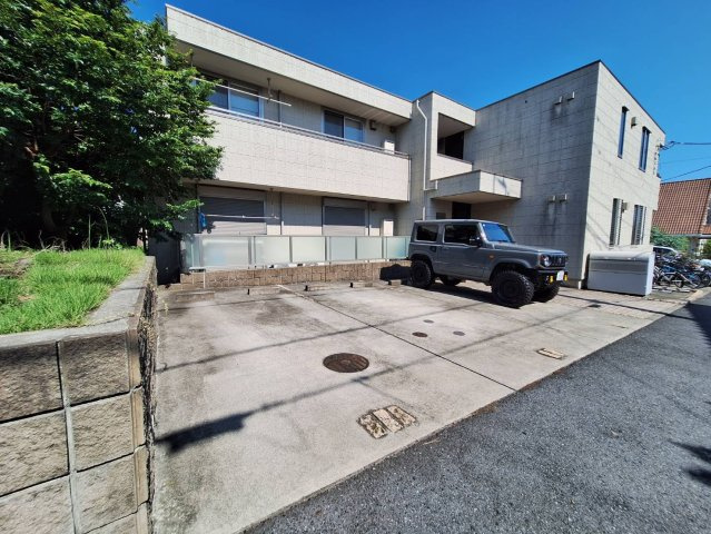 Ｓｋｙ　Ｈｉｌｌｓ鵠沼の駐車場