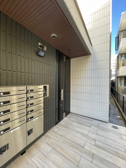 DELICIOUS　LIFE　APARTMENTSのエントランス