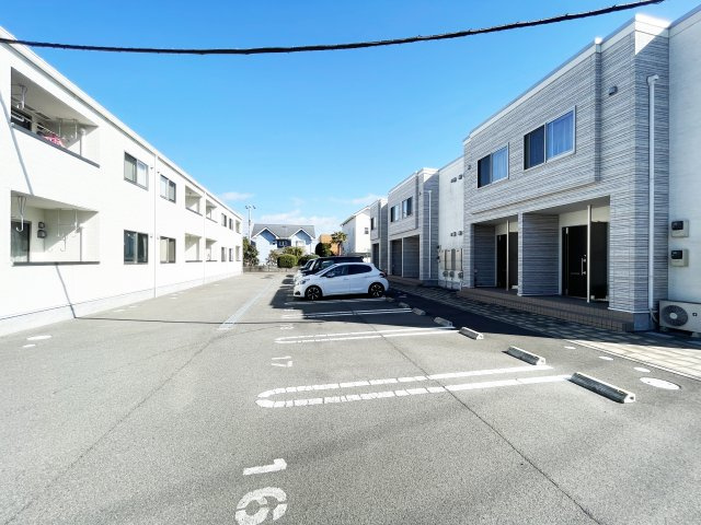 カレラBの駐車場