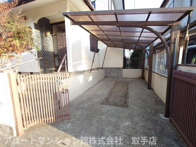利根町ニュータウンハウスの駐車場