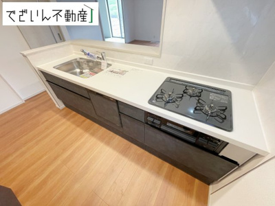 【キッチン】 | いろどりアイタウン川島町下伊草　新築住宅 | ≪11号棟≫
現地(2025年5月撮影)