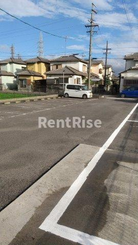 シャルムKの駐車場
