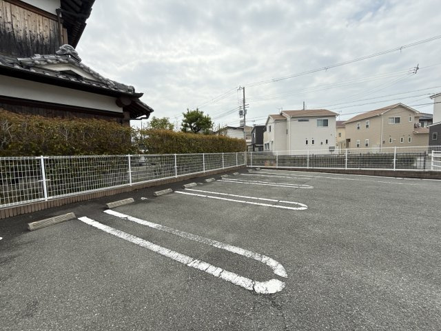 アルページュの駐車場