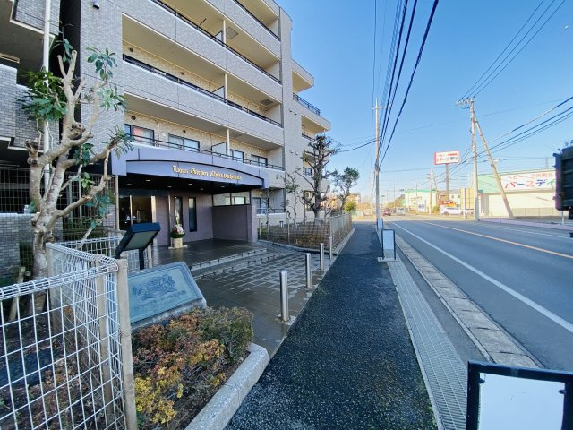 7階建て2階部分の外観