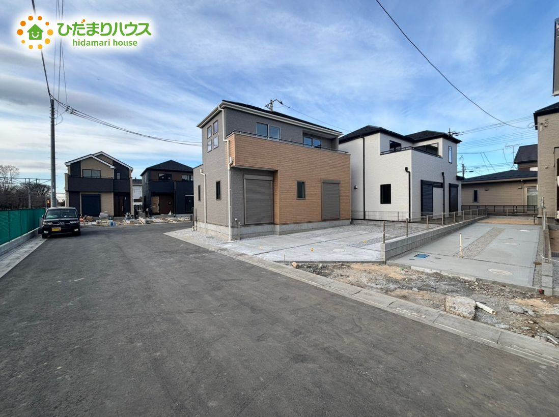 鴻巣市人形　3期　新築一戸建て　グラファーレ　09の前面道路含む現地写真