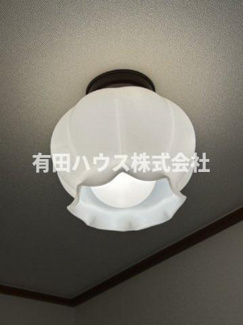 【設備】 | ヴィラ湯浅A棟 | (/・ω・)/玄関にはスズラン型の照明が付いてます