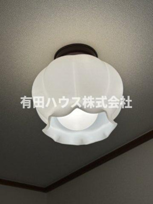 【設備】 | ヴィラ湯浅A棟 | (/・ω・)/玄関にはスズラン型の照明が付いてます