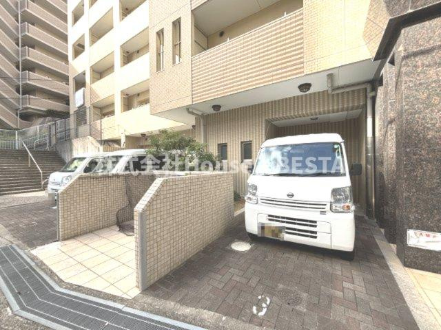 カシータ神戸元町JPの駐車場