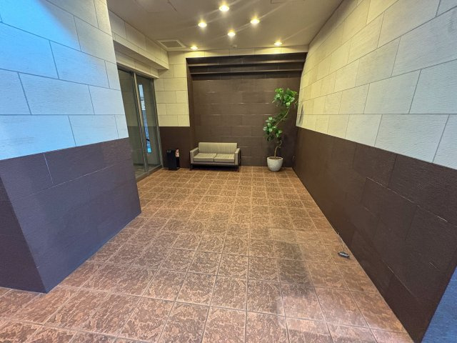 CITY　SPIRE難波WESTのエントランス