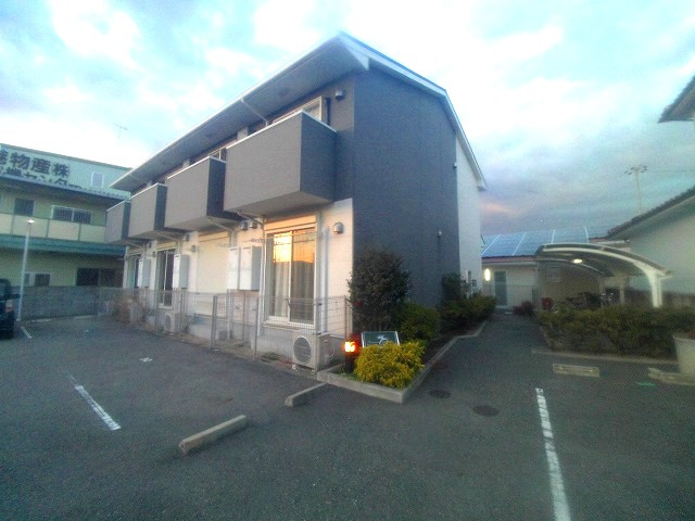 ドゥムールストレチアの駐車場