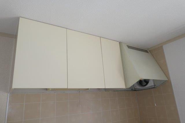 サンモリッツAのキッチン|キッチン上収納