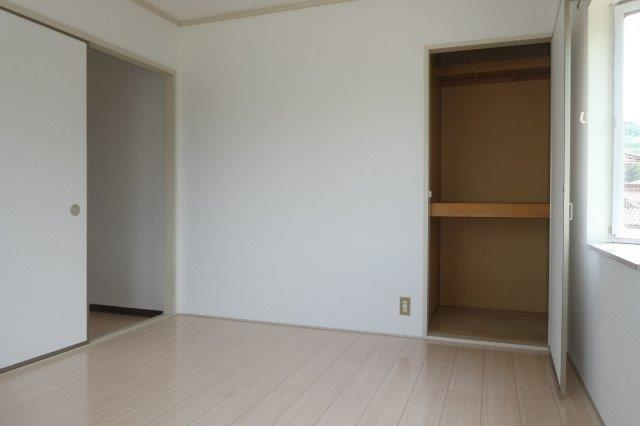 サンモリッツAの収納|洋室