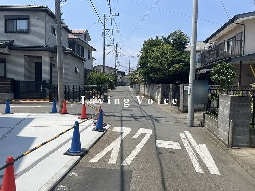 【前面道路含む現地写真】 | 【仲介手数料０円】藤沢市鵠沼橘2丁目　新築一戸建て　全2棟 | 【仲介手数料０円】藤沢市鵠沼橘2丁目　新築一戸建て　全2棟
