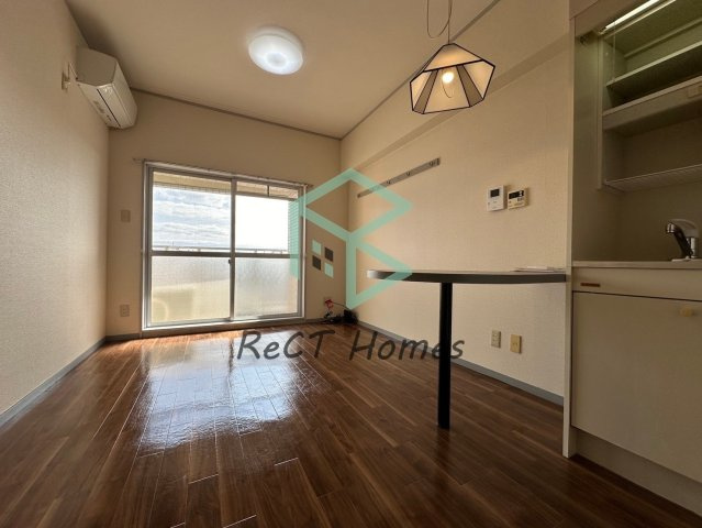 ハッピーコート栄町の居間・リビング