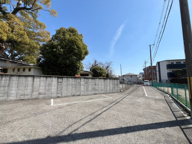 グリーンヒル中川の駐車場