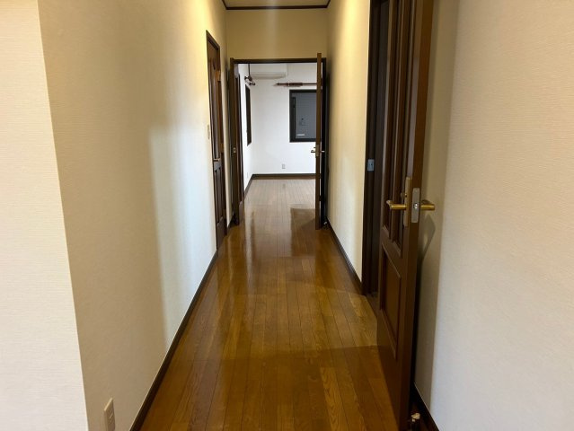 八街イ中古の内装