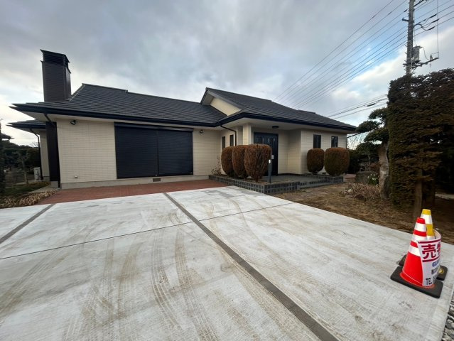 八街イ中古の駐車場