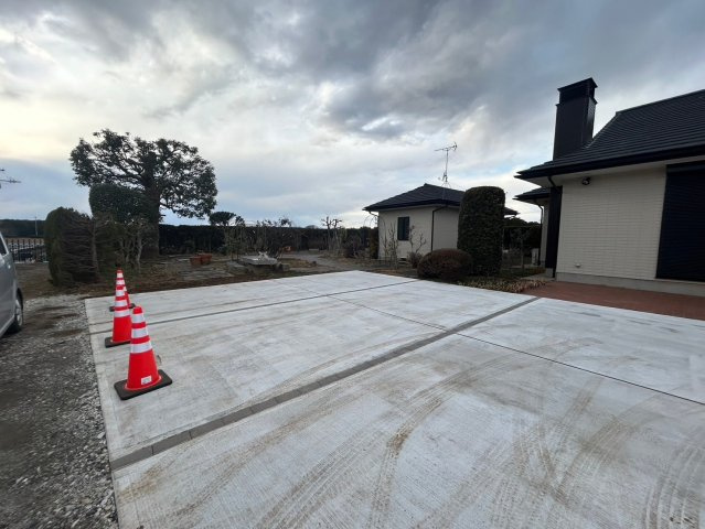 八街イ中古の駐車場