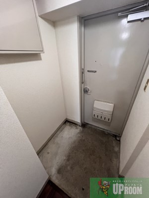 高座ビル（カルチェ）の玄関