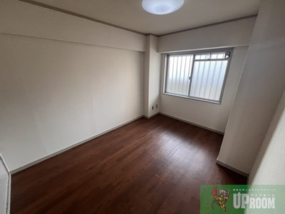 高座ビル（カルチェ）の居間・リビング