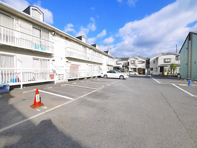 シャンポール千原の駐車場|駐車場があります