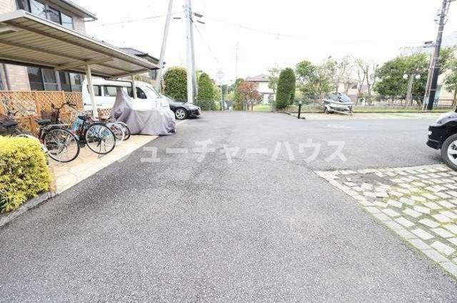 ＲＯＹＡＬ　ＧＡＲＤＥＮ　ＣＡＳＡＨＡＲＡの駐車場
