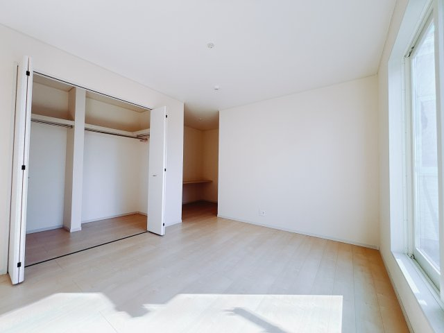 【中古戸建】伊勢崎市中央町の洋室|■2階洋室｜子供部屋のメリットは「自立心を養うことができる」「自分で整理整頓できるようになる」そして、お子様が成長した際には「プライバシーを確保できる」といい事だらけ♪