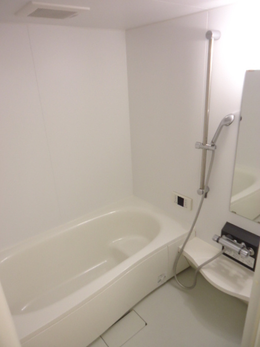 メゾンローズの浴室|バス