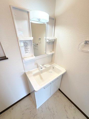 ウッディ昭島の独立洗面台