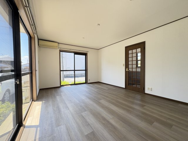 ウッディ昭島の居間・リビング