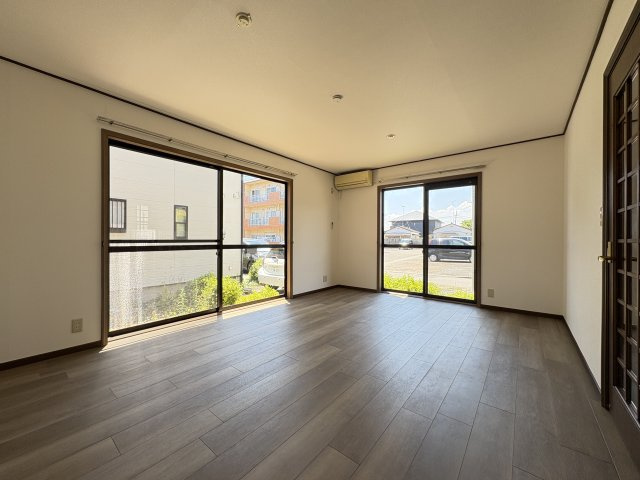 ウッディ昭島の居間・リビング